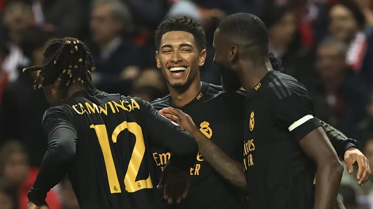 Real Madrids Jude Bellingham (C) celebrates with teammates after scoring a goal against Braga.