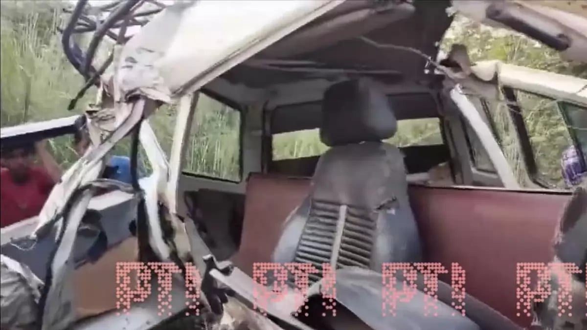 Road accident killed two children in Uttar Pradesh.