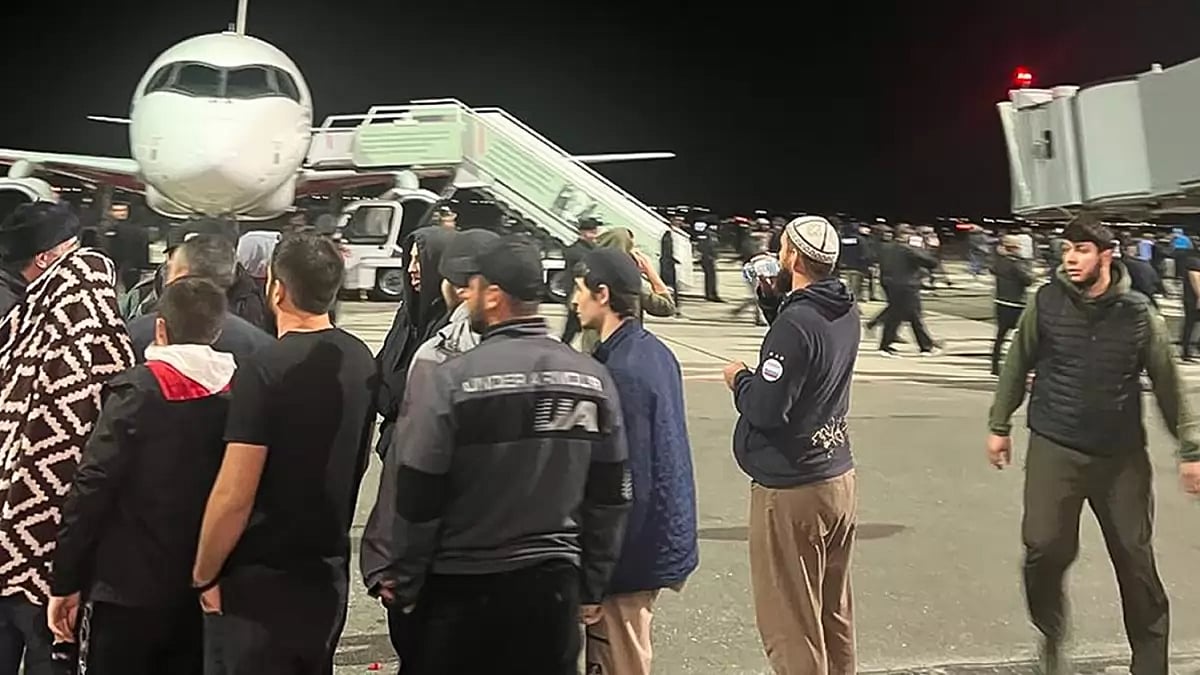 Russia: Mob Storms Airport With Antisemitic Chants After Israeli Flight's Landing