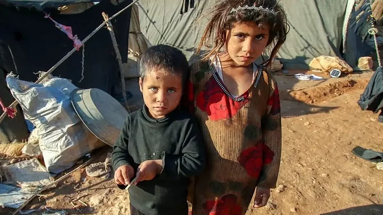 Children at middle-eastern conflict zone - null