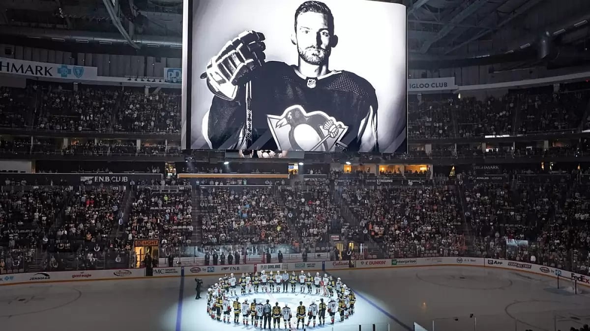 The Pittsburgh Penguins and Anaheim Ducks honour former Penguin player Adam Johnson.