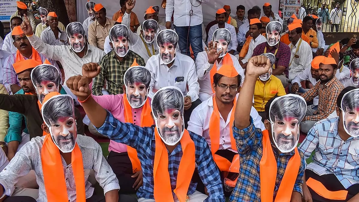 Sakal Maratha Samaj activists wearing mask of activist Manoj Jarange-Patil 