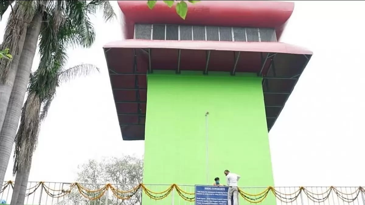 Smog tower at Connaught Place in Delhi