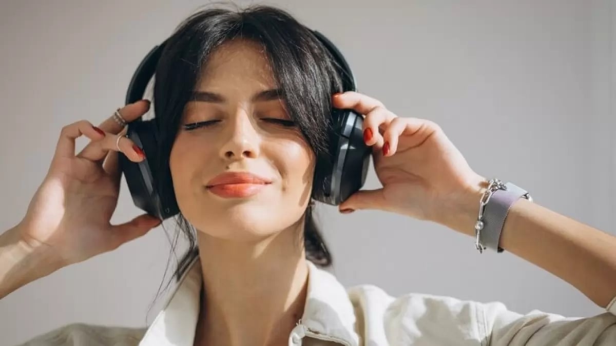 7 Best Over Ear Headphones To Buy In 2023