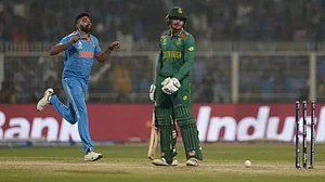 Quinton de Kock is bowled by Mohammed Siraj in the INDvsRSA match
