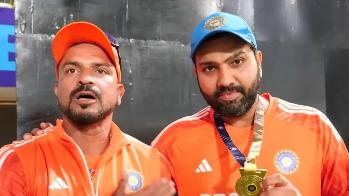 IND's fielding coach T Dilip with skipper Rohit Sharma (right)