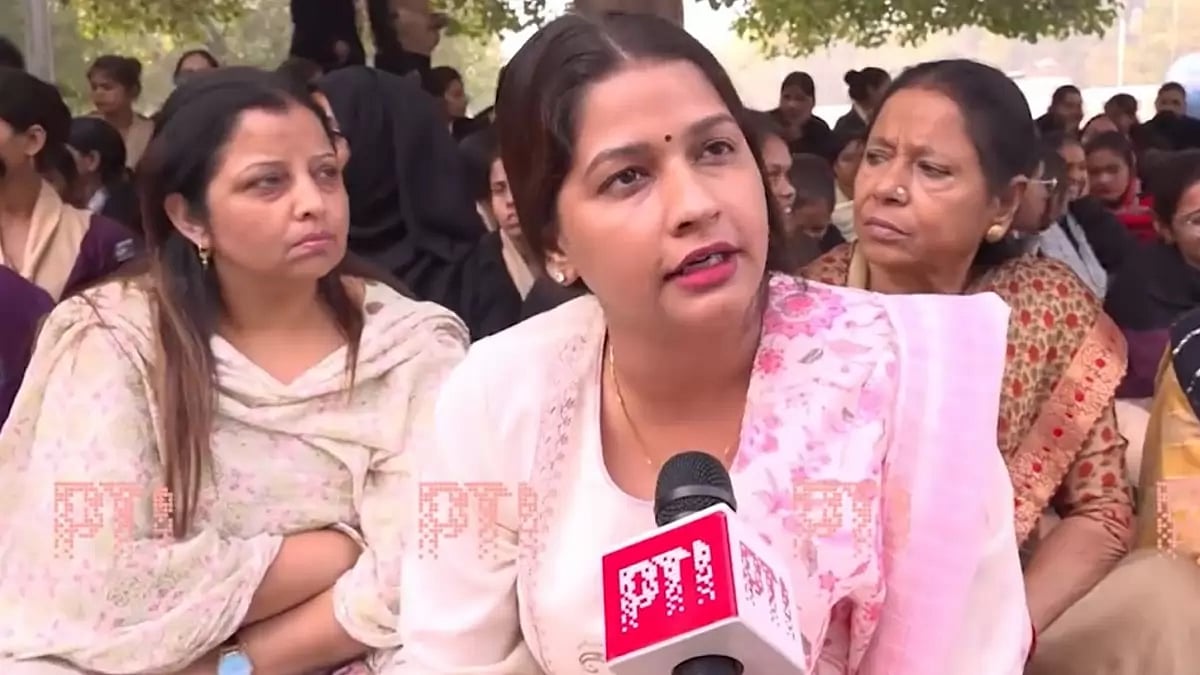 Women employees of Dial 112 helpline protest in Lucknow, demand salary hike.