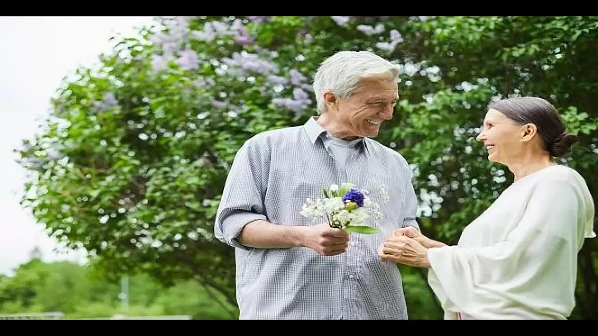 Seniors Can Choose the Right Dating Website