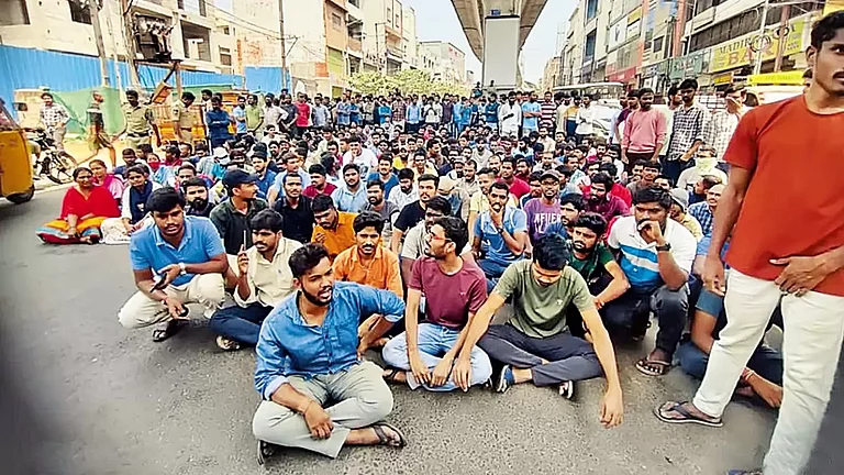 Justified Anger: Students protesting against Telangana State Public Service Commission (TSPSC) question paper leak  - null