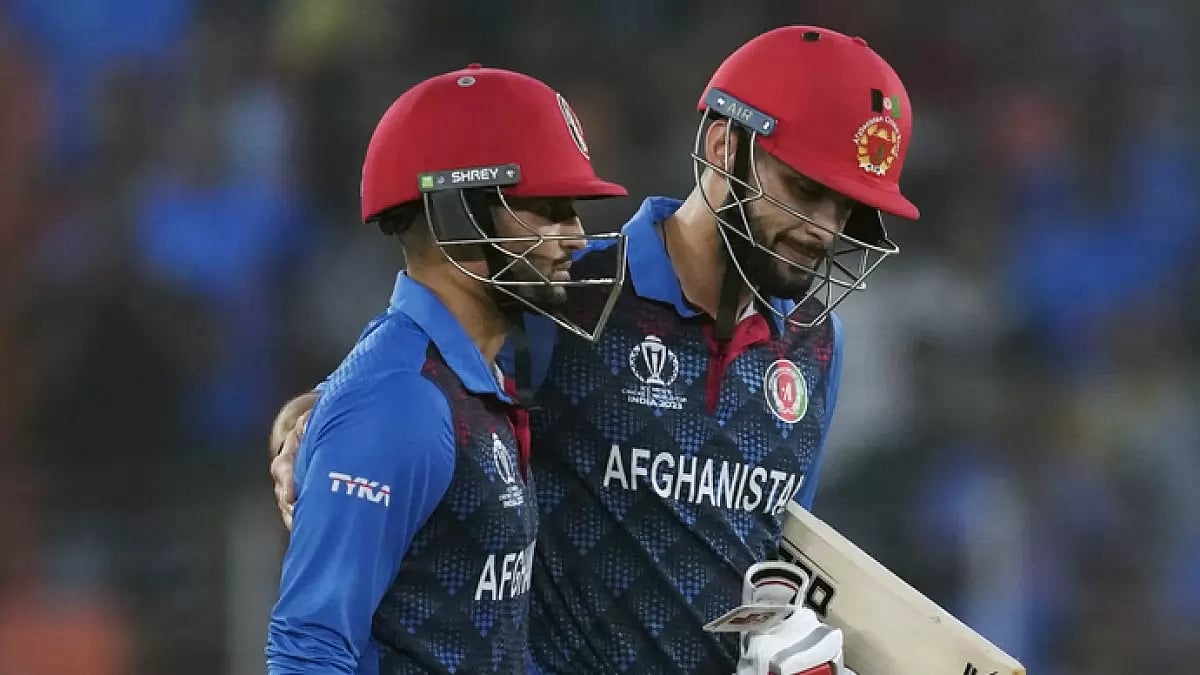 Naveen-ul-Haq consoles Azmatullah Omarzai (left) after the latter was left stranded on 97