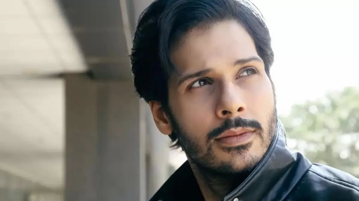 Instagram : Nikhil Khurana