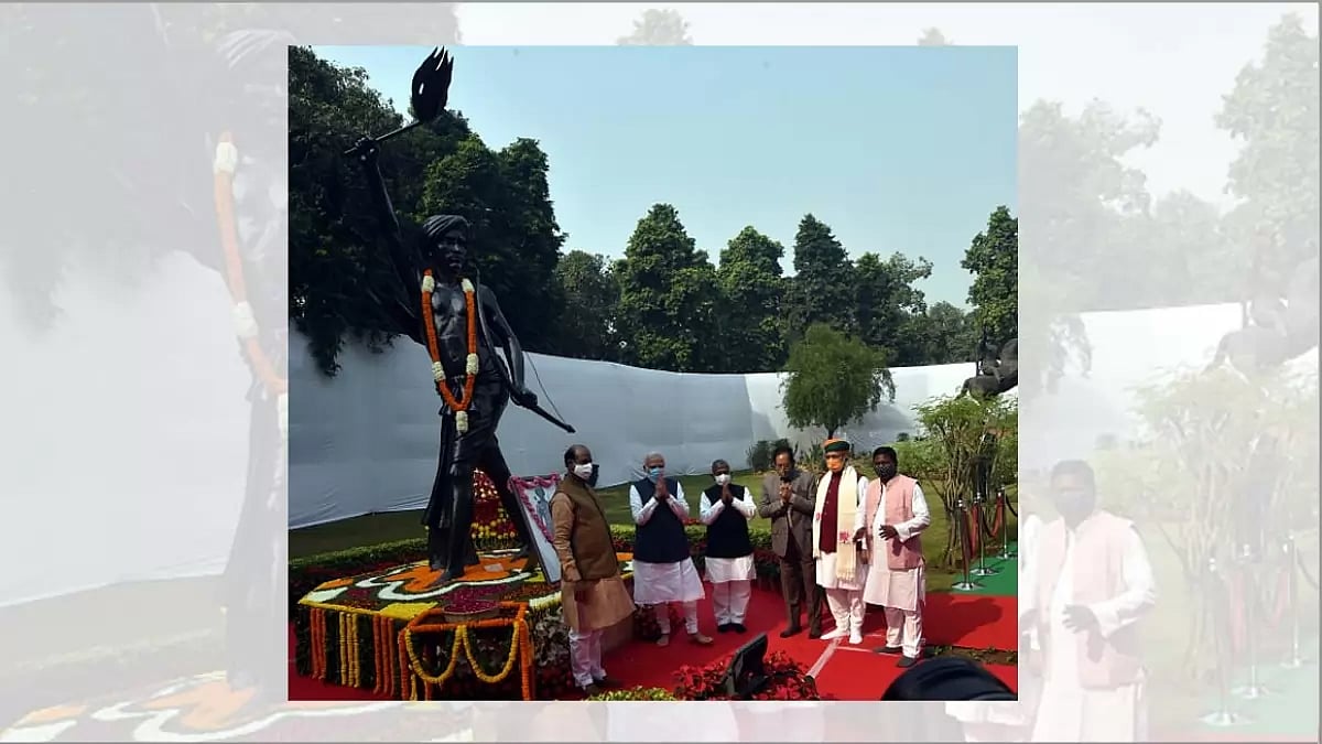 PM Modi with Union Ministers during the tribute paying ceremony of tribal leader Birsa Munda