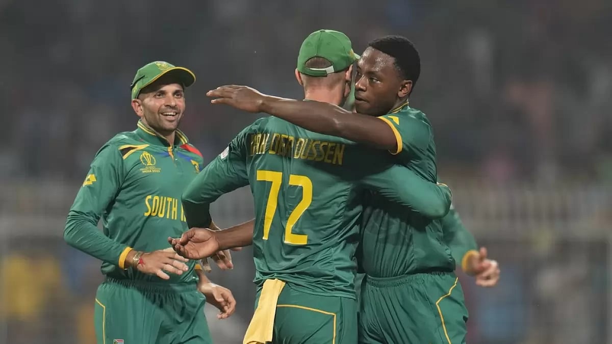 Kagiso Rabada (right) celebrates with Rassie van der Dussen after taking a marvellous catch