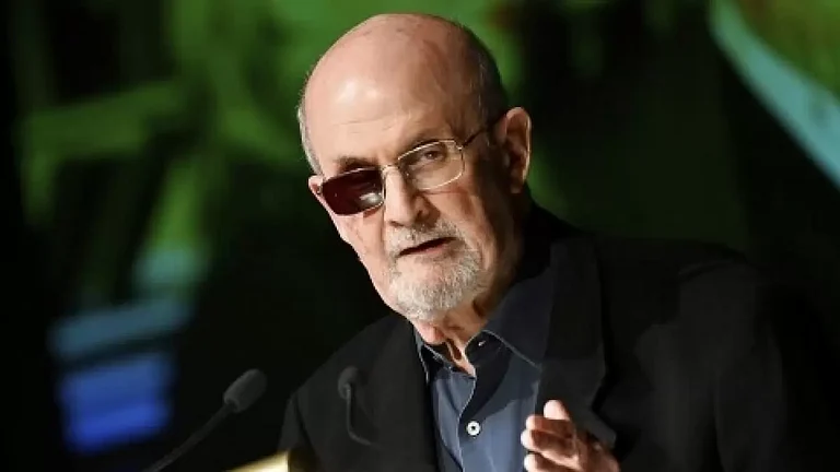 Author Salman Rushdie - null