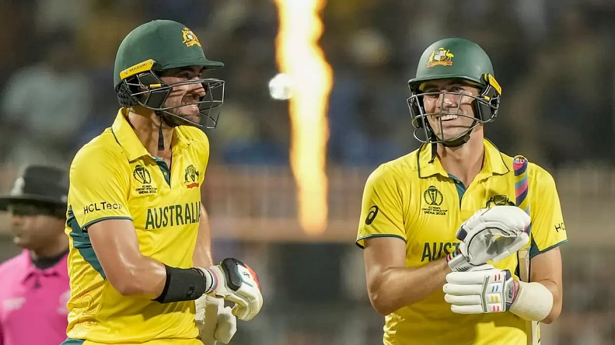 Australian captain Pat Cummins (R) hit the winning runs in the semi-finals against South Africa 