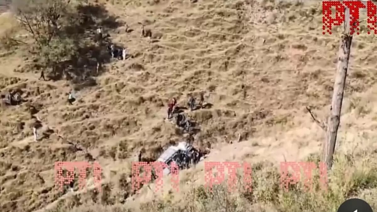 Vehicle falls in gorge in J&K