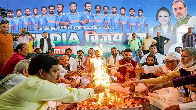 India Vs Australia Final, ICC Cricket World Cup 2023: Fans Seek Divine Blessings For Titanic Title Clash - In Pics