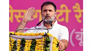 Constitutional Expert claims that Cong Leader Rahul Gandhi will have to resign from one of the two seats he won in the recent LS Polls