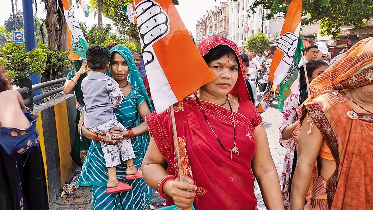 Tough Battle: Women voters of the Congress campaigning in Indore