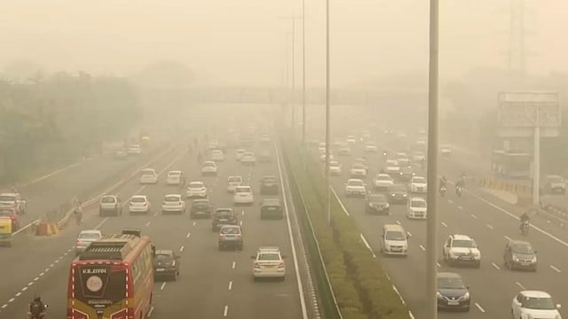 Delhi Air Quality: Thick Smog Covers City As AQI Remains 'Very Poor', Forecast Suggests No Major Relief