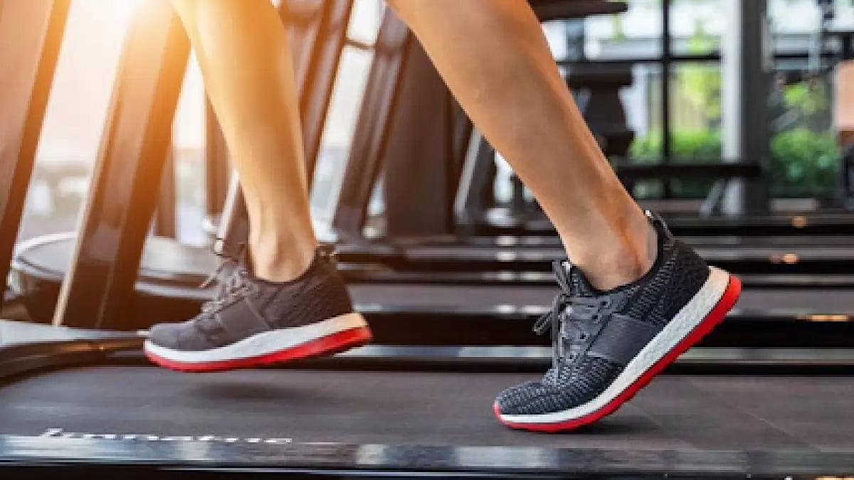 Sports shoes for men