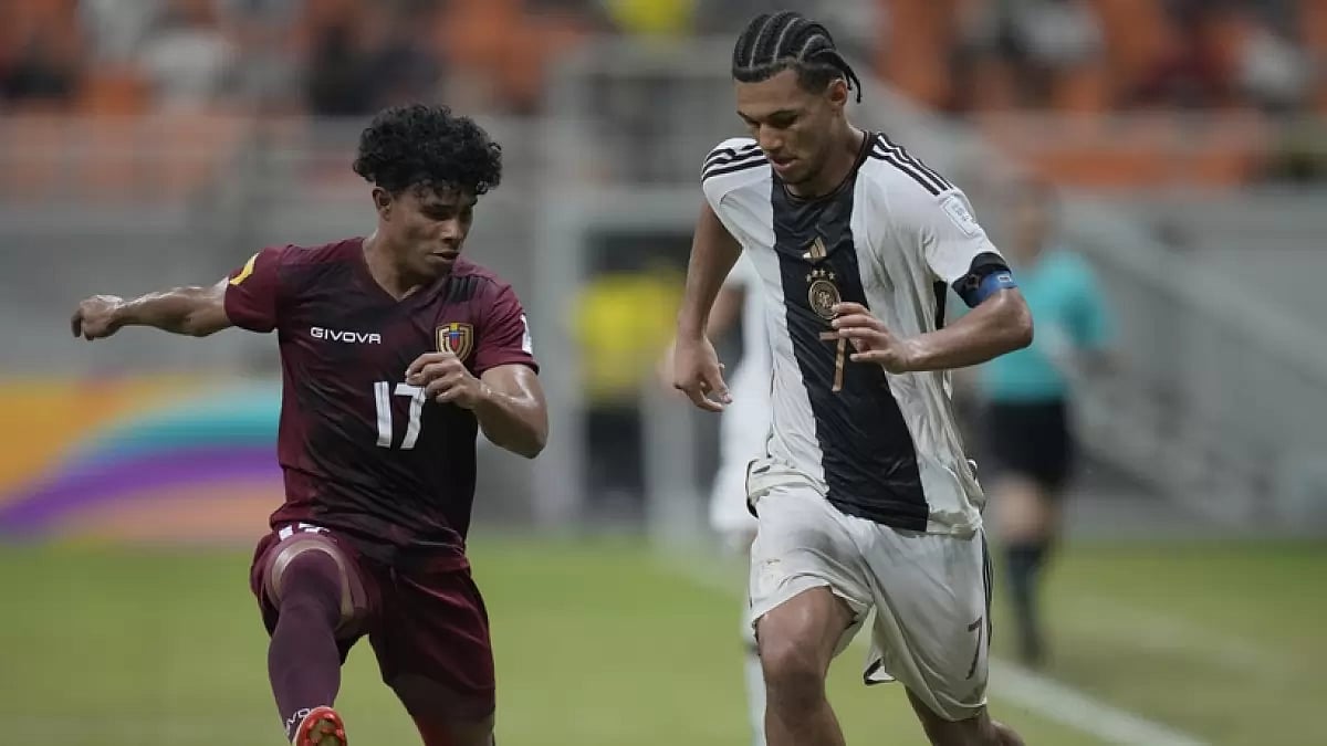 Germany's Paris Brunner (R) in action against Venezuela in the FIFA U-17 World Cup 2023.