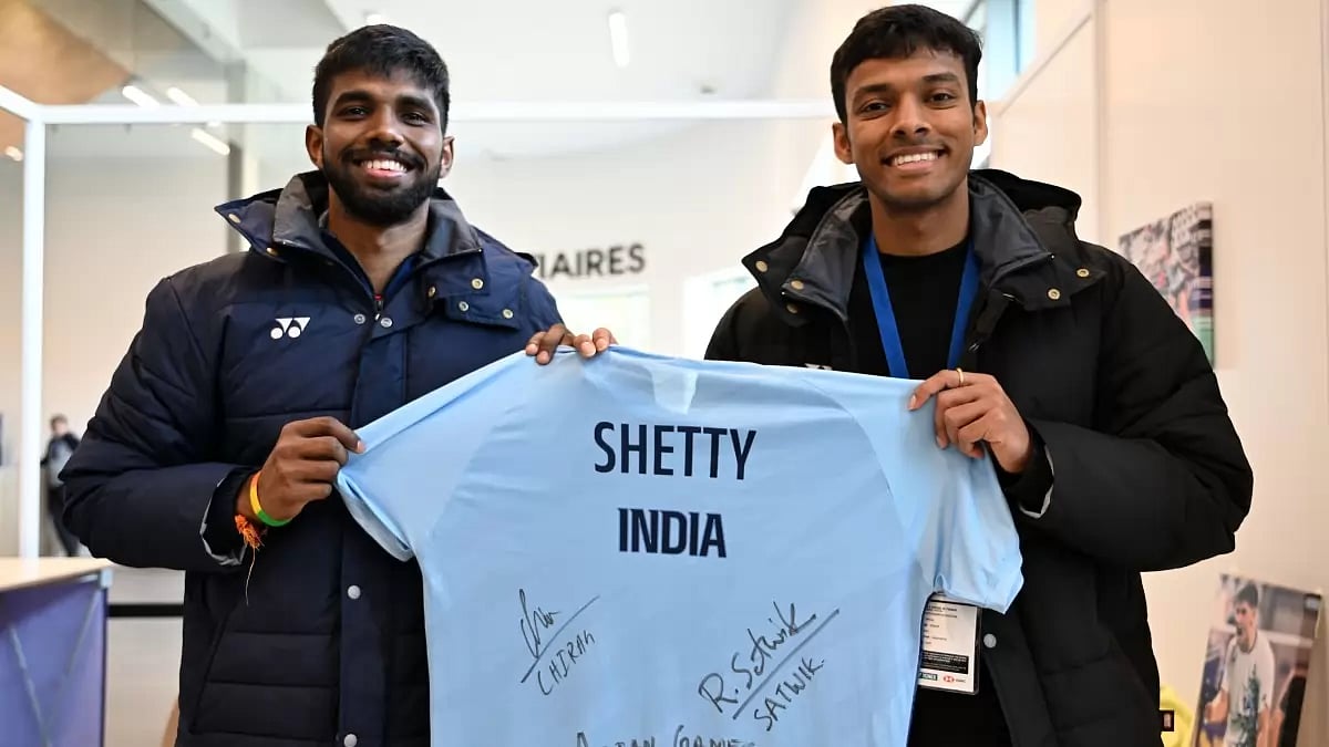 Satwiksai Rankireddy (L) and Chirag Shetty pose with the signed shirt.