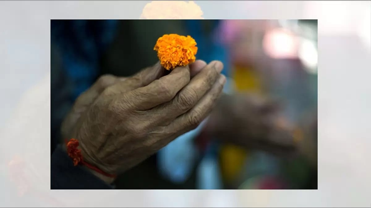 Kashmiri Pandits (Hindus) pray during the annual Hindu festival of the Kheer Bhawani