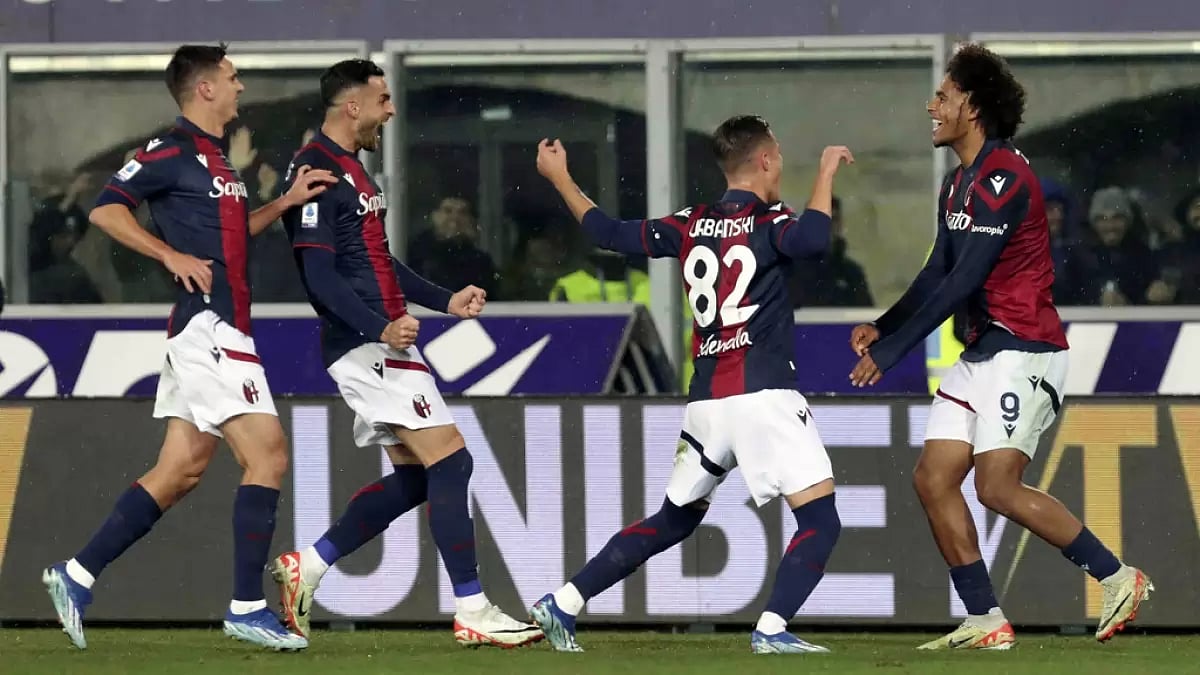 Bologna's Joshua Zirkzee (R) celebrates a goal against Torino in the Serie A football match.