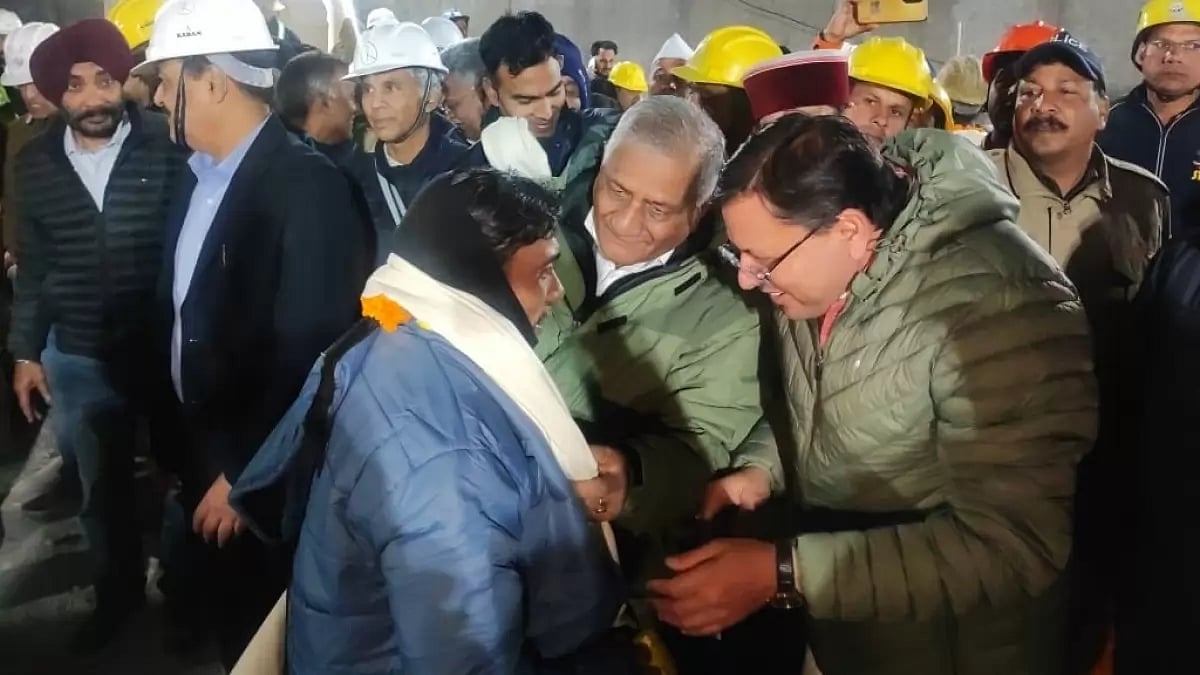 File photo : Uttarakhand CM Pushkar Singh Dhami with a worker rescued from Silkyara tunnel.
