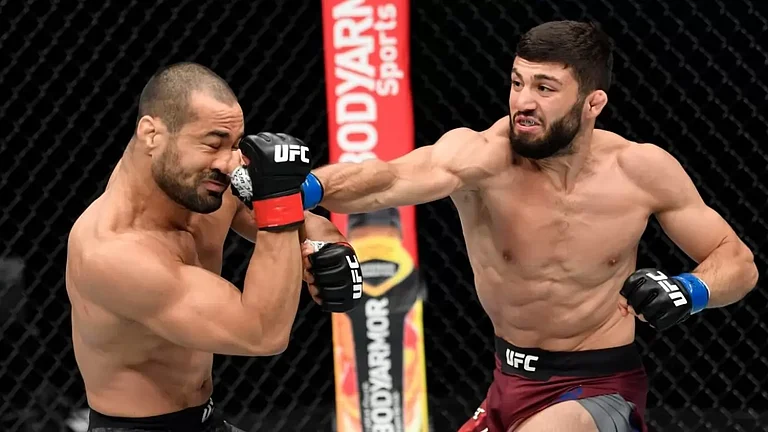 Arman Tsarukyan (R) will take on Beneil Daruish in UFC Fight Night clash on Sunday in Austin, Texas - File