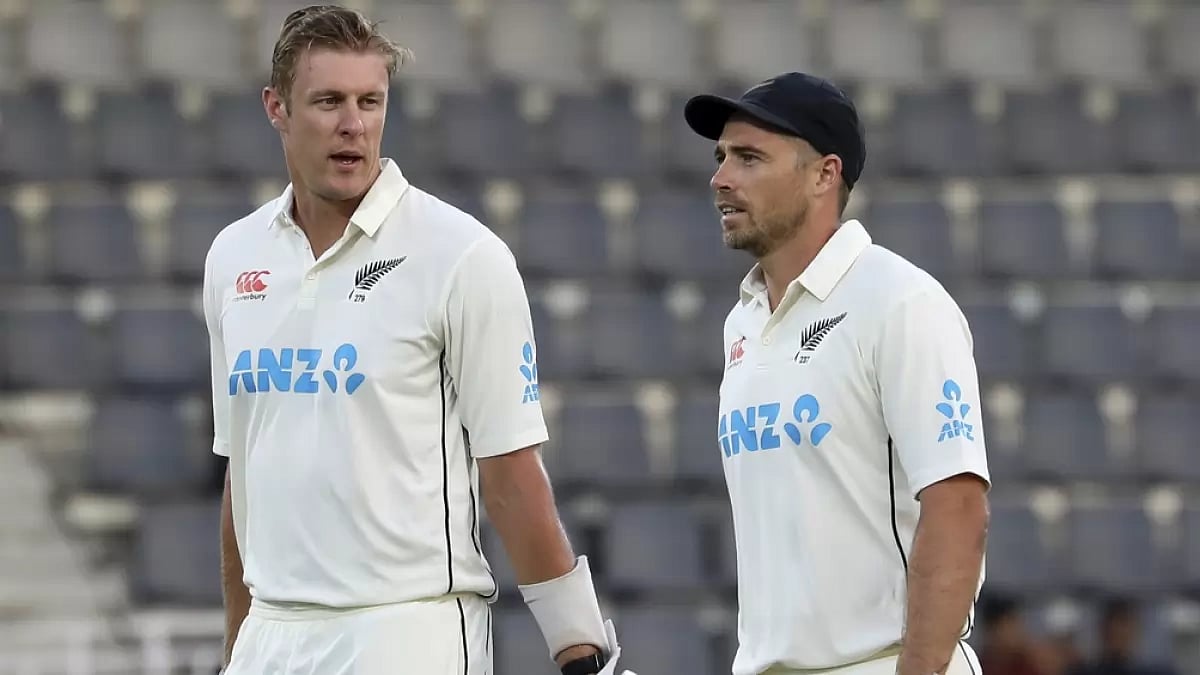 Kiwi batters Kyle Jamieson, Tim Southee (right) during Test match action against Bangladesh