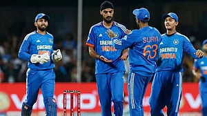 India beat Australia by six runs in the fifth T20I