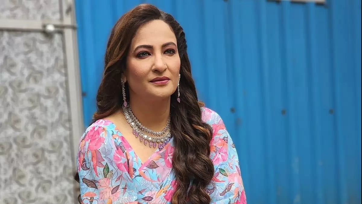Actress Rakshanda Khan