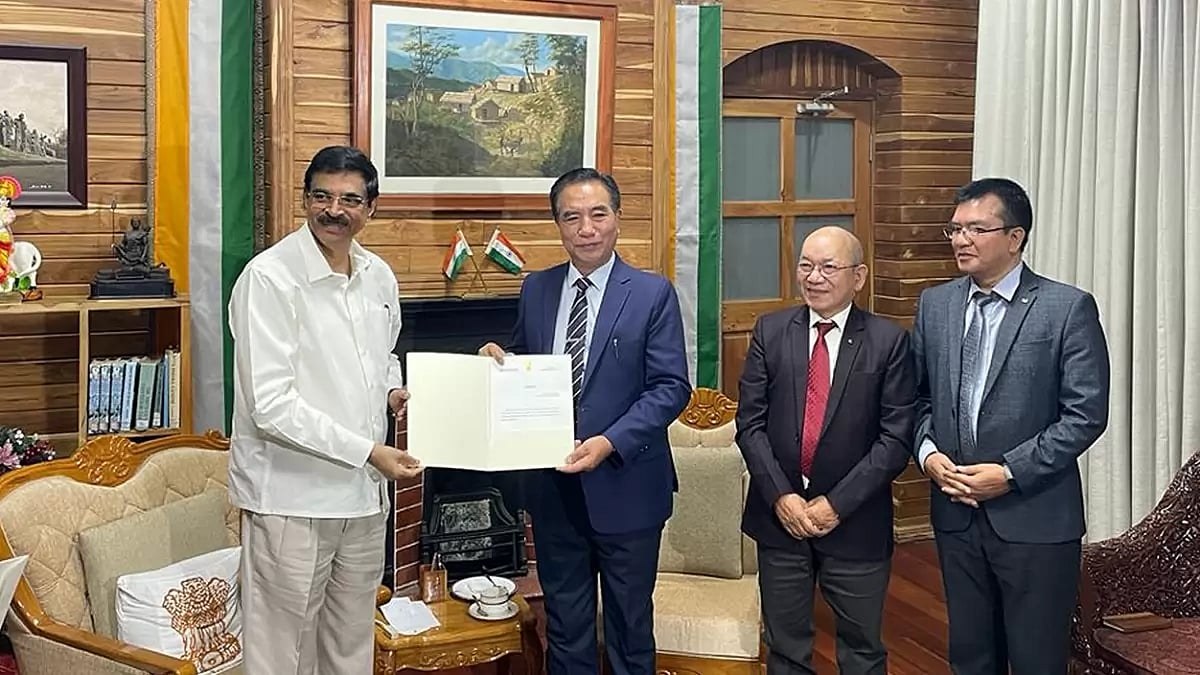 ZPM leader Lalduhoma meets Guv to stake claim