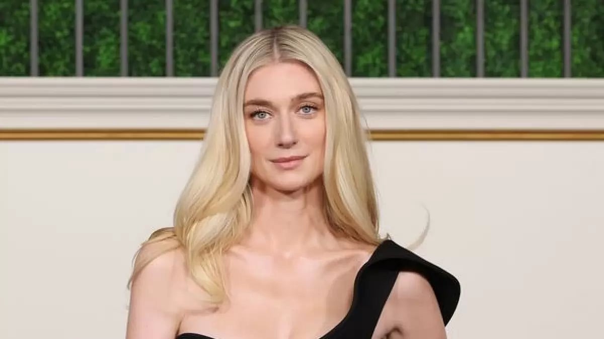 X : Elizabeth Debicki