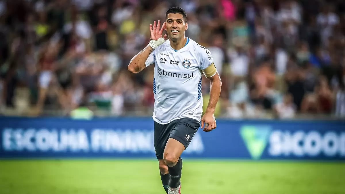 Luis Suarez in action for Gremio.