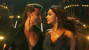 Instagram : Hrithik Roshan, Deepika Padukone in 'Fighter'