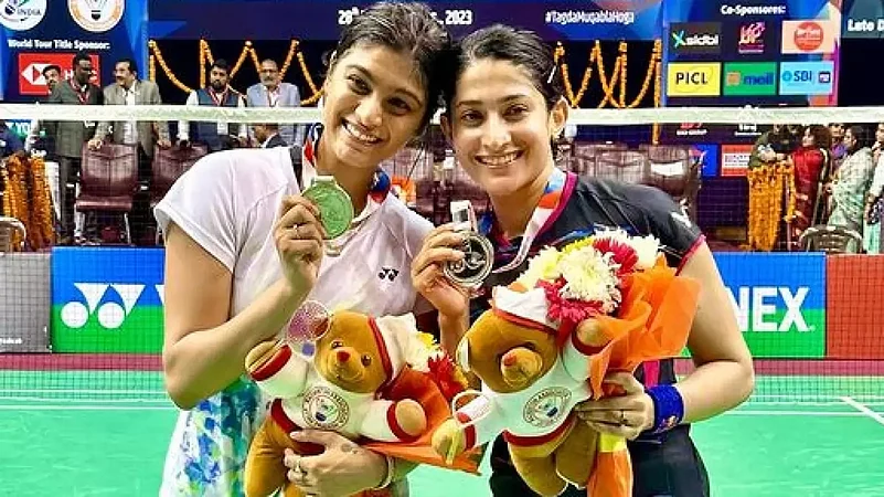 Tanisha Crasto (L) and Ashwini Ponnappa (R)