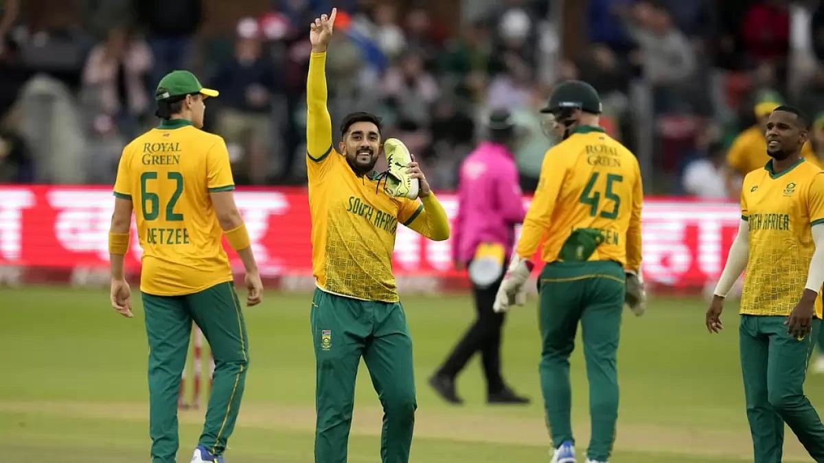 File : Tabraiz Shamsi (c) celebrates a wicket