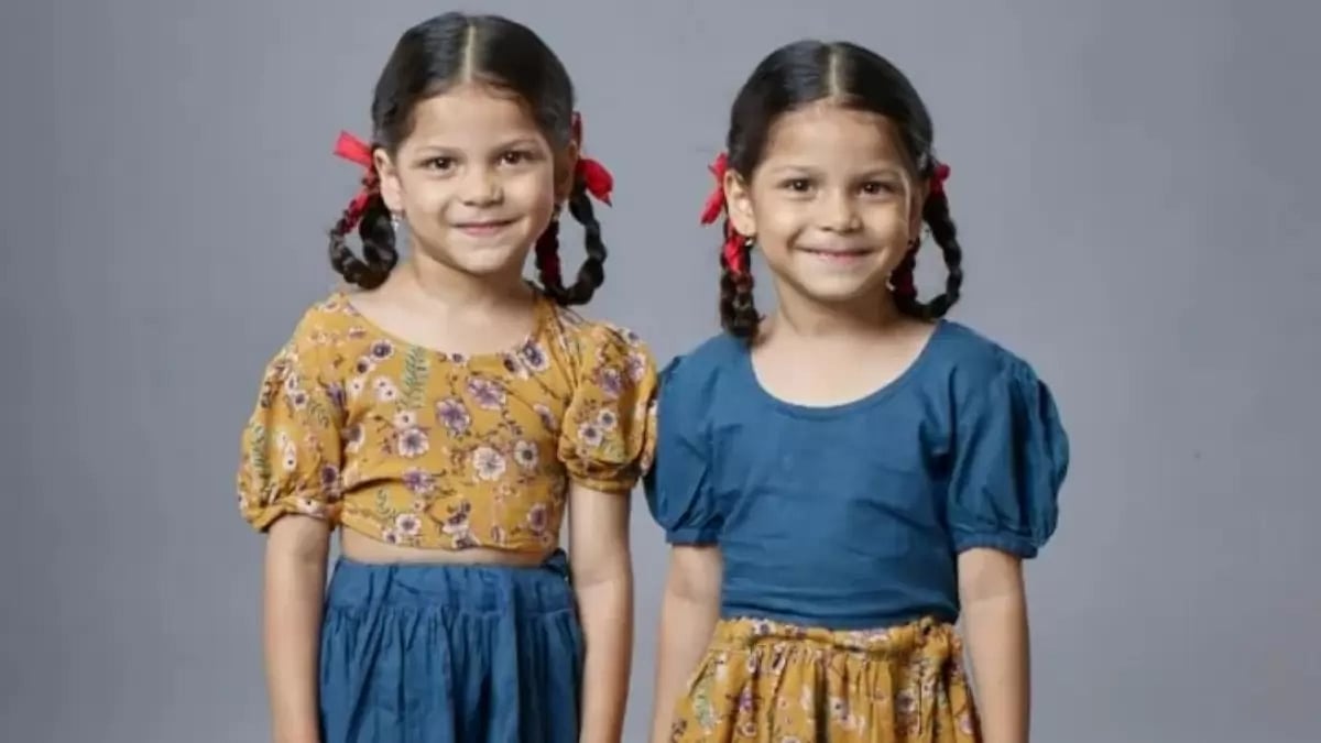 Twin Sisters Alina Jaiswal, Aline Jaiswal