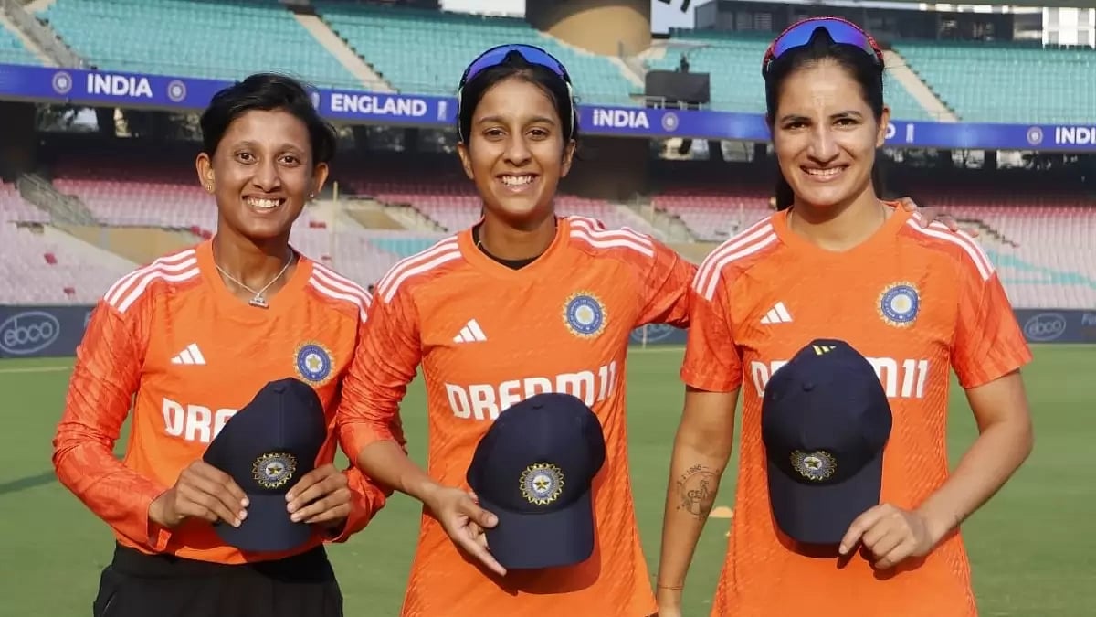 Shubha Satheesh (left), Jemimah Rodrigues (centre), and Renuka Thakur (right)