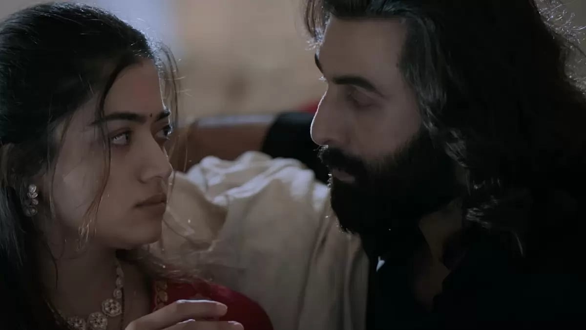 Screenshot from the song 'Satranga'