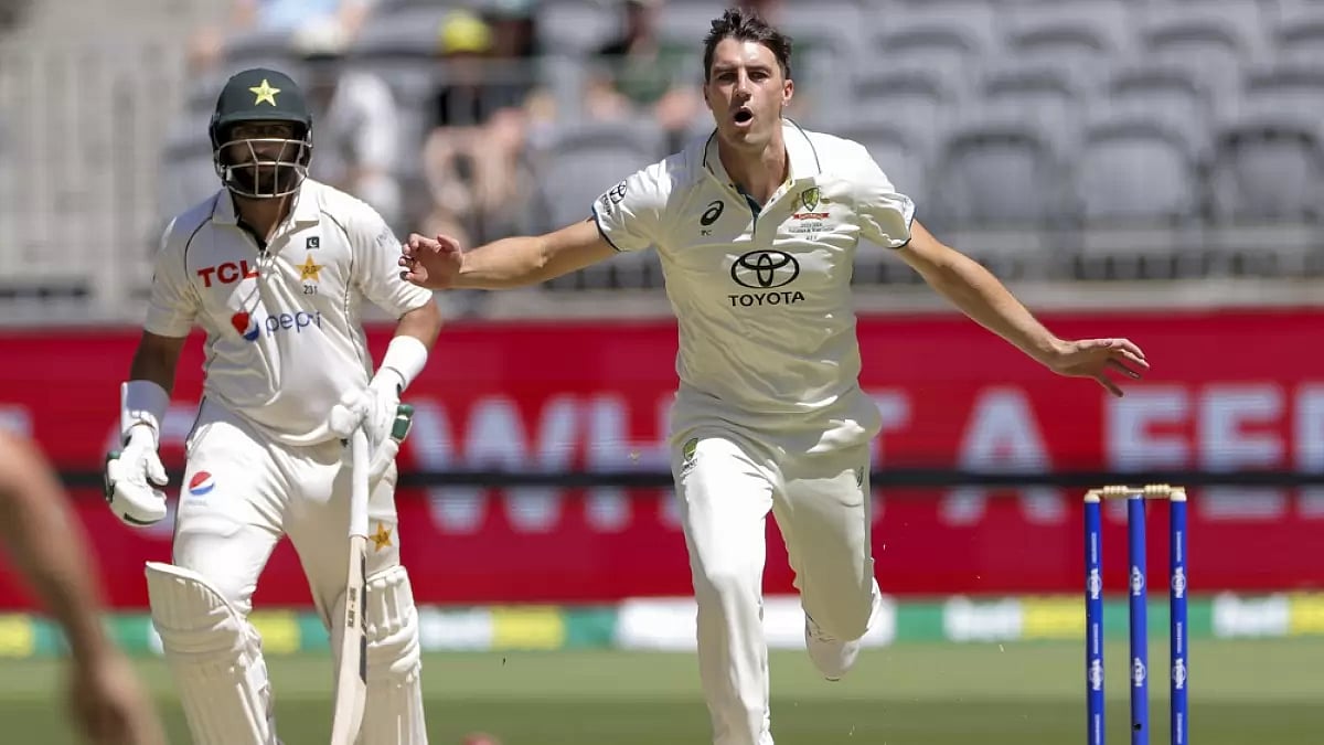 Pakistan lost two wickets on day 2 as hosts Australia look to seize the initiative