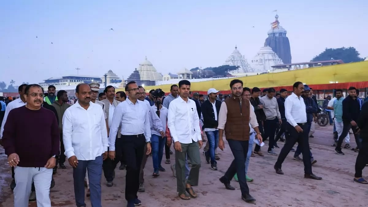 V K Pandian eviewed the crowd management system of the Shree Jagannath Temple