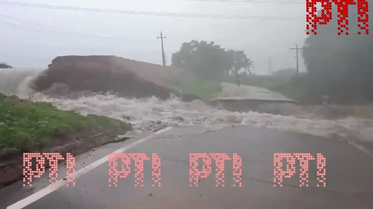 Wall of Korampallam pond breaks due to heavy rainfall in Thoothukudi, Tamil Nadu.