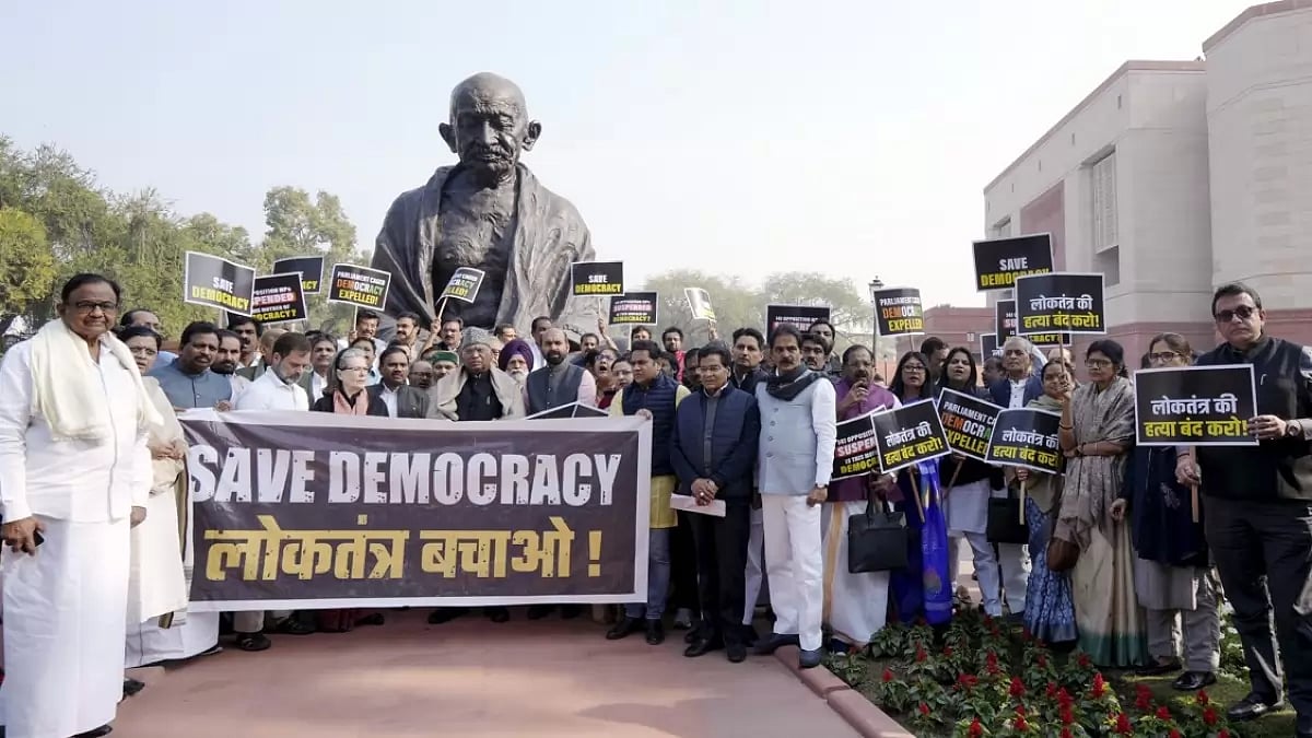 Congress President Mallikarjun Kharge with party leader Sonia Gandhi and other opposition leaders