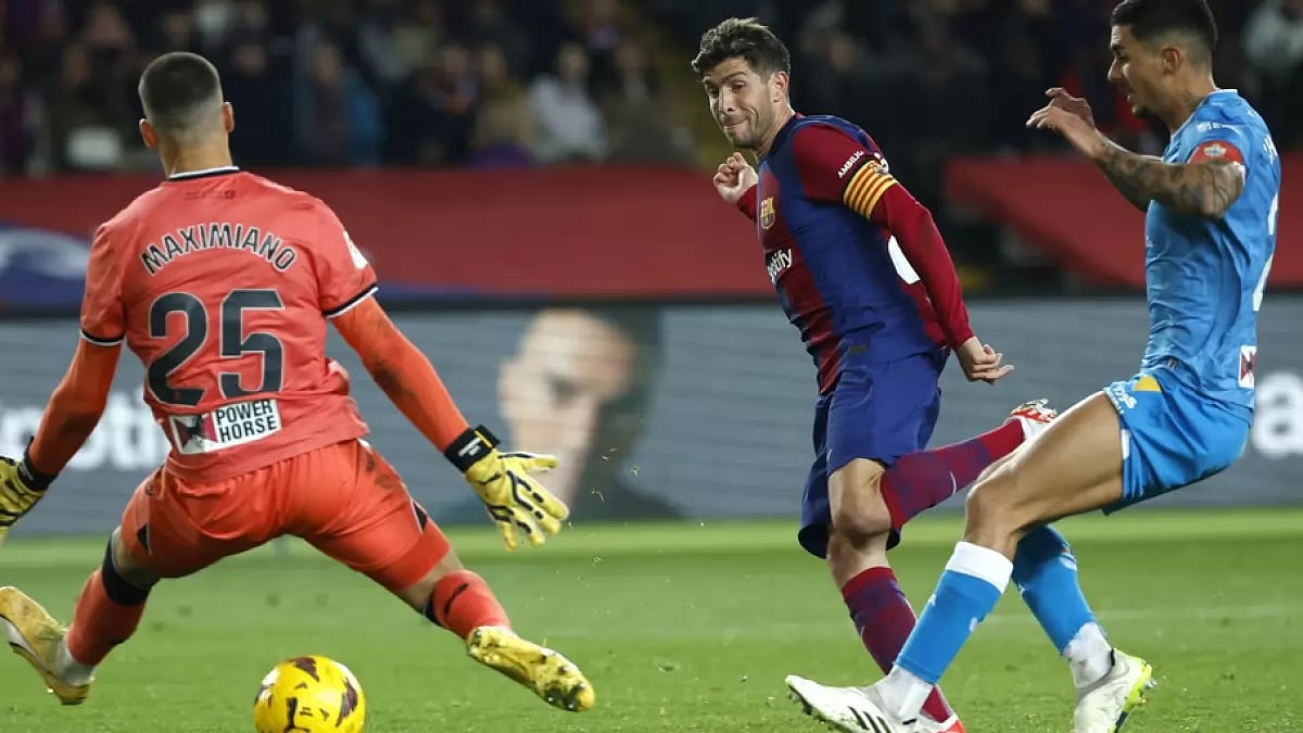 La Liga 2023-24: Sergi Roberto of Barcelona scores against Almeria