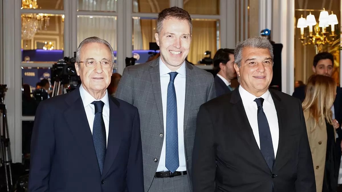 Florentino Perez (far left) with Joan Laporta (far right)