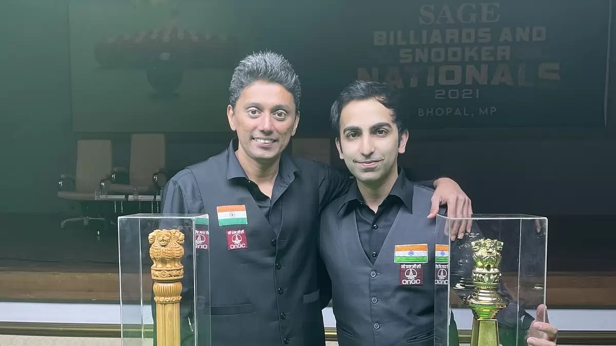 Dhruv Sitwala (L) with Pankaj Advani